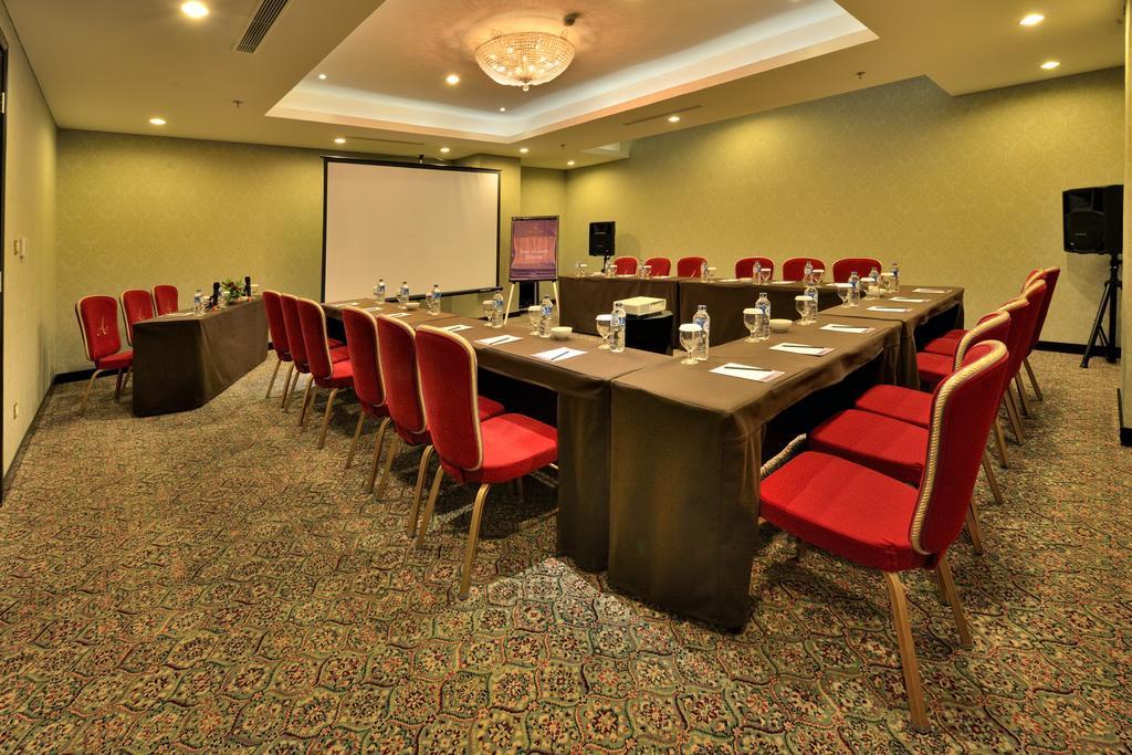 Amaroossa Grande Hotell Bekasi Exteriör bild