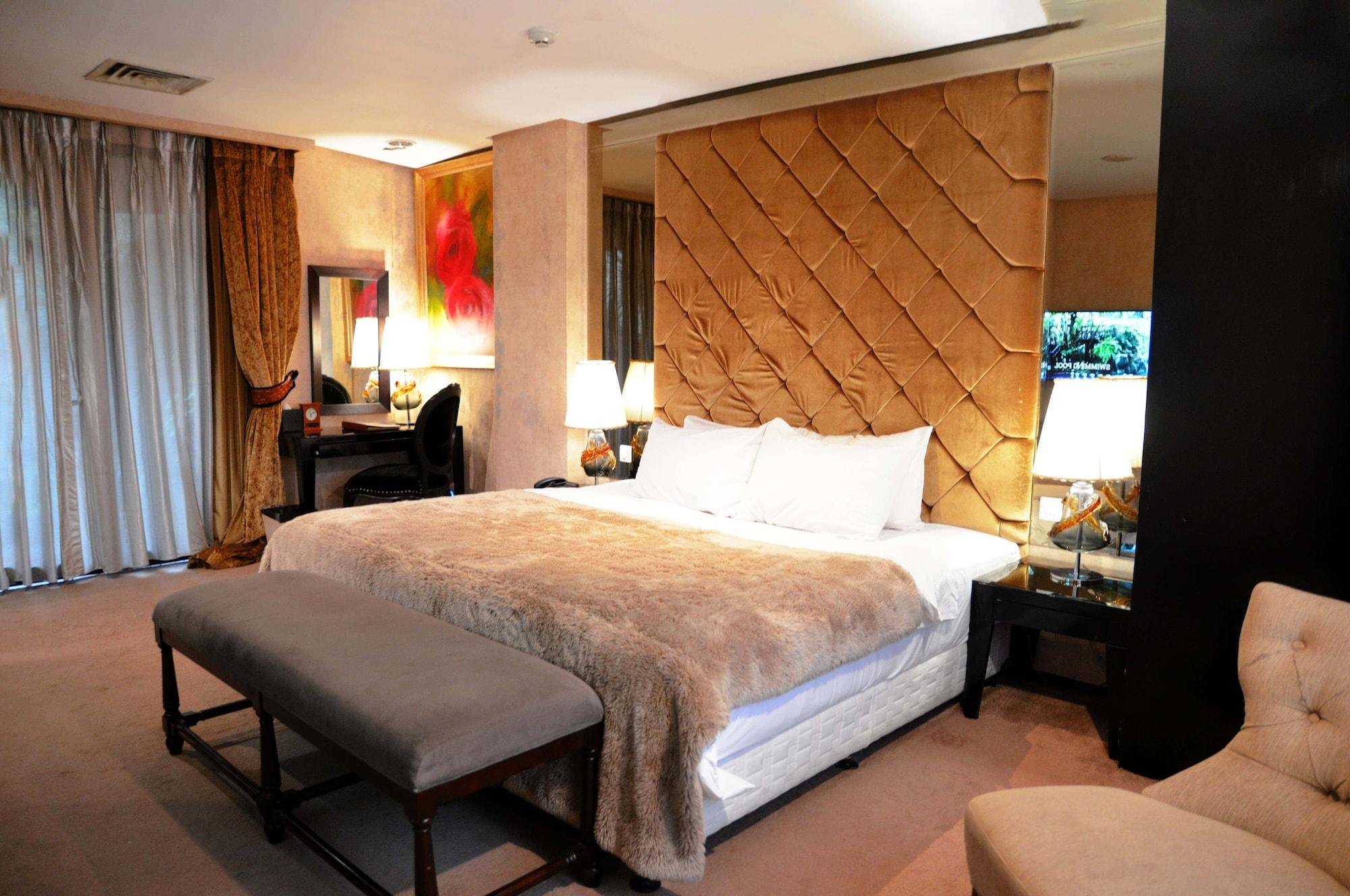 Amaroossa Grande Hotell Bekasi Exteriör bild