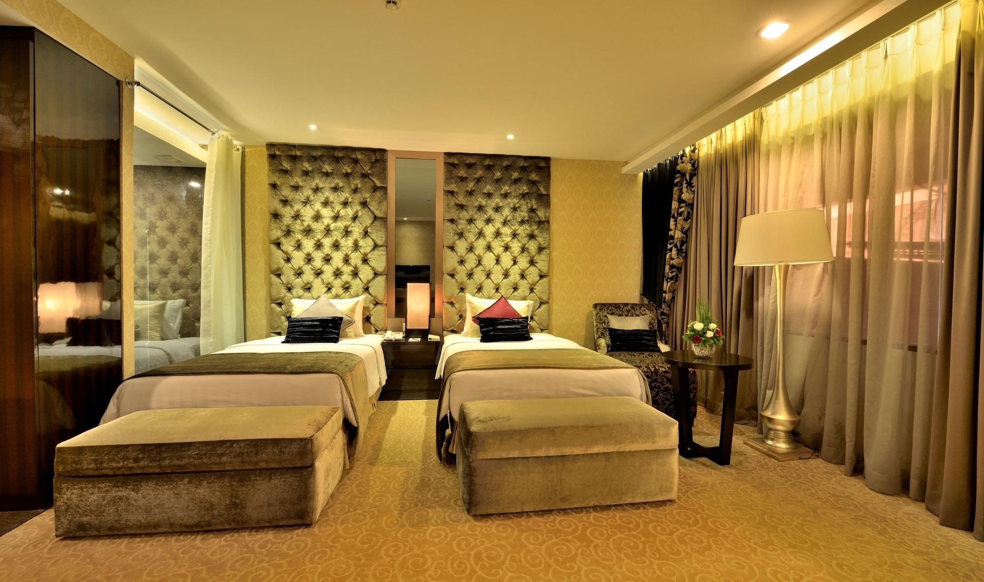 Amaroossa Grande Hotell Bekasi Exteriör bild