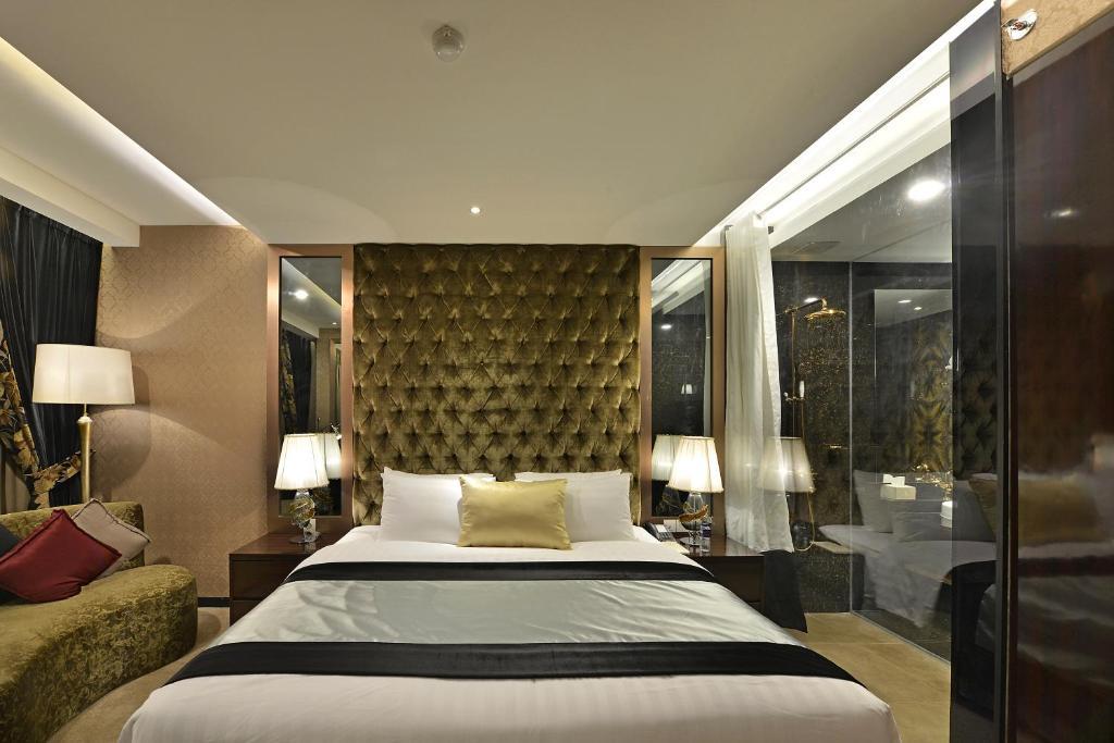 Amaroossa Grande Hotell Bekasi Exteriör bild