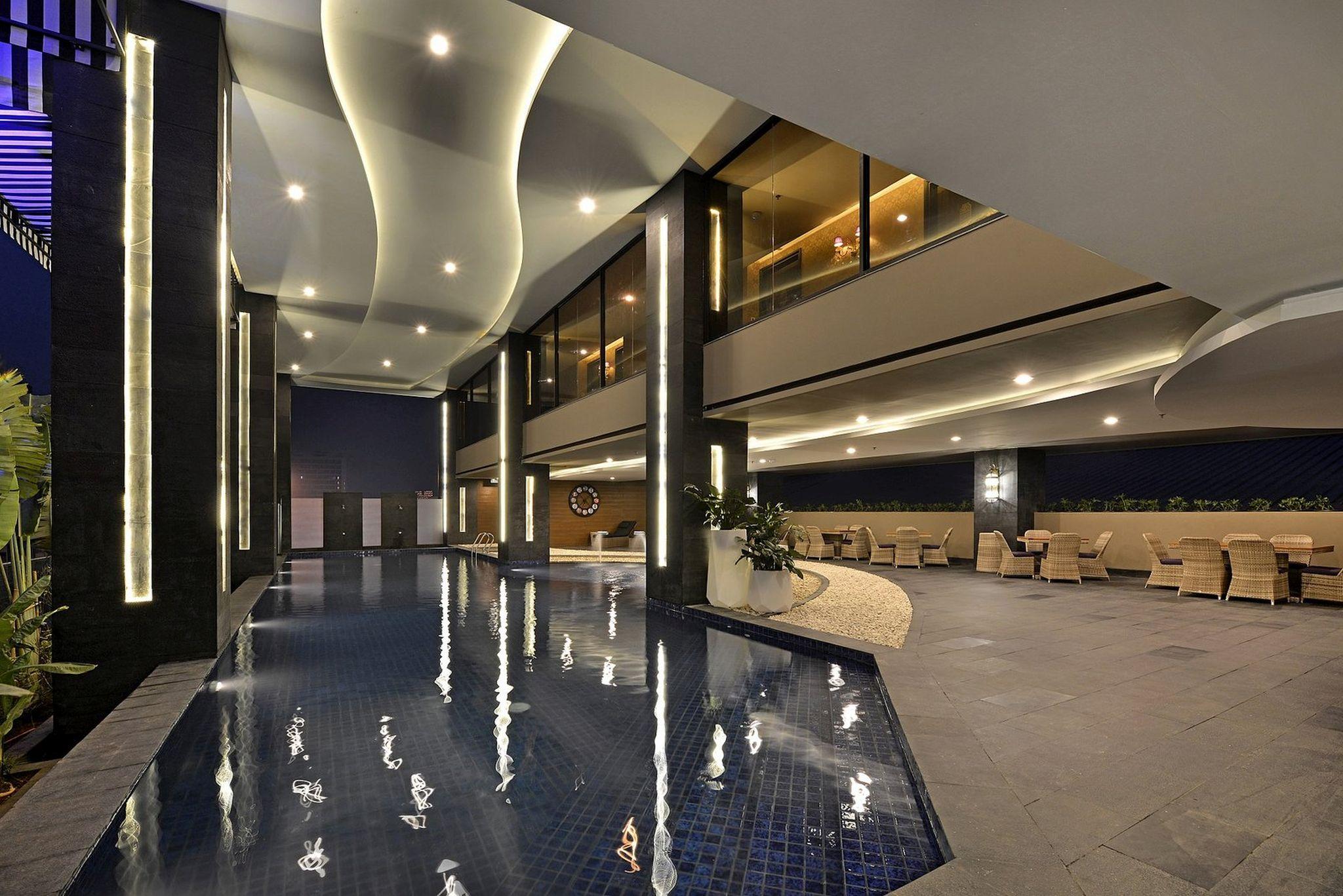 Amaroossa Grande Hotell Bekasi Exteriör bild
