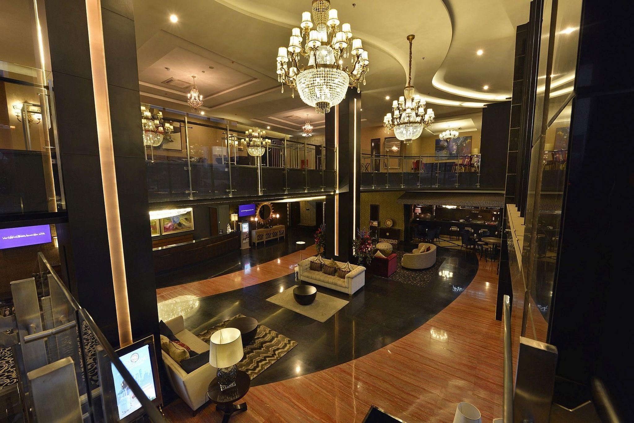 Amaroossa Grande Hotell Bekasi Exteriör bild