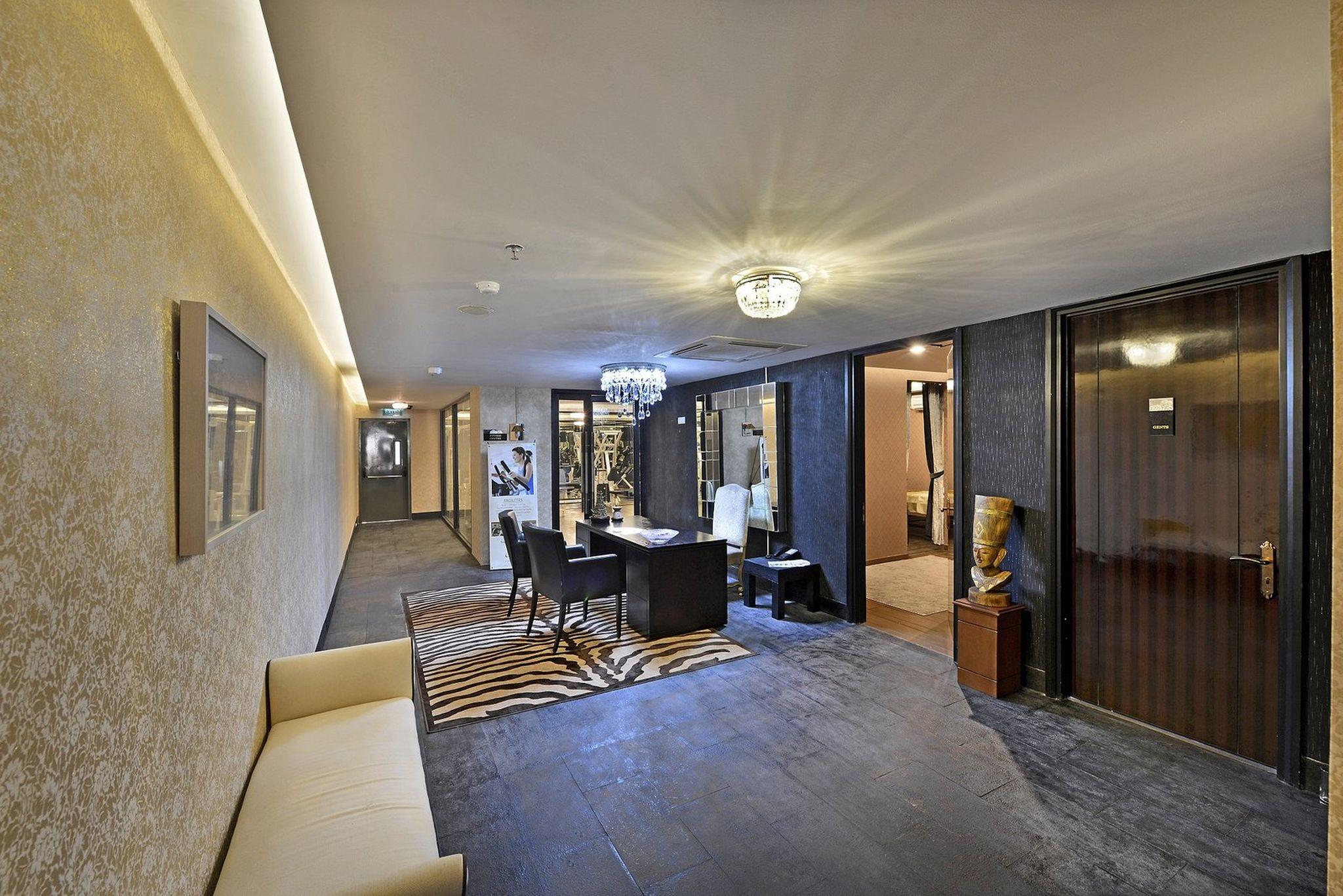 Amaroossa Grande Hotell Bekasi Exteriör bild
