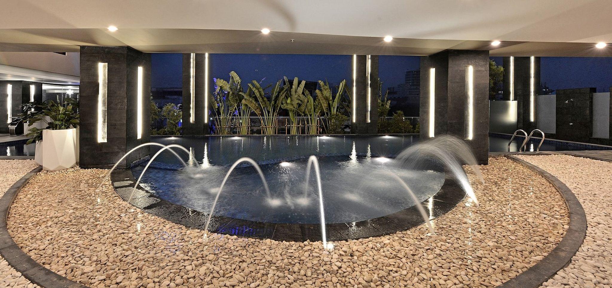 Amaroossa Grande Hotell Bekasi Exteriör bild