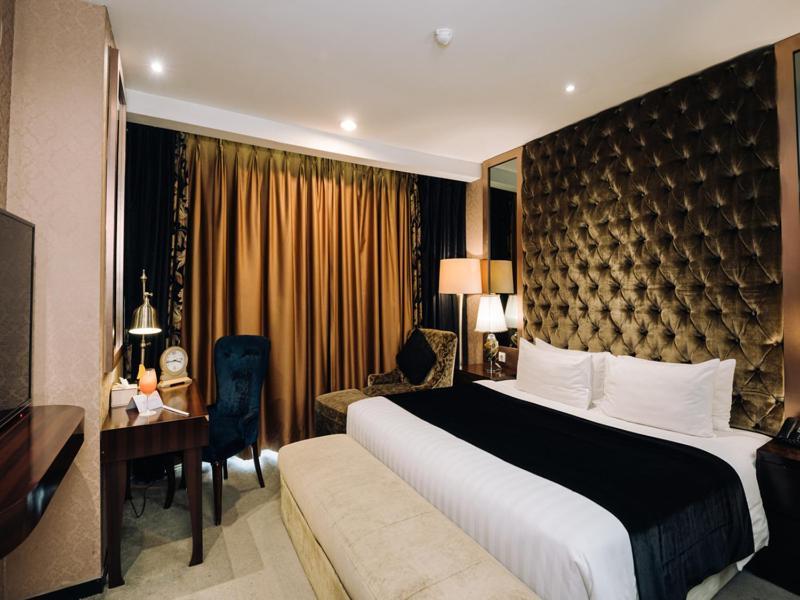 Amaroossa Grande Hotell Bekasi Exteriör bild