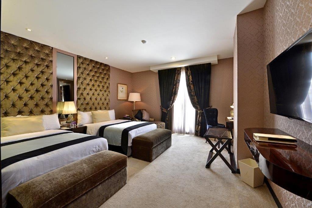 Amaroossa Grande Hotell Bekasi Exteriör bild