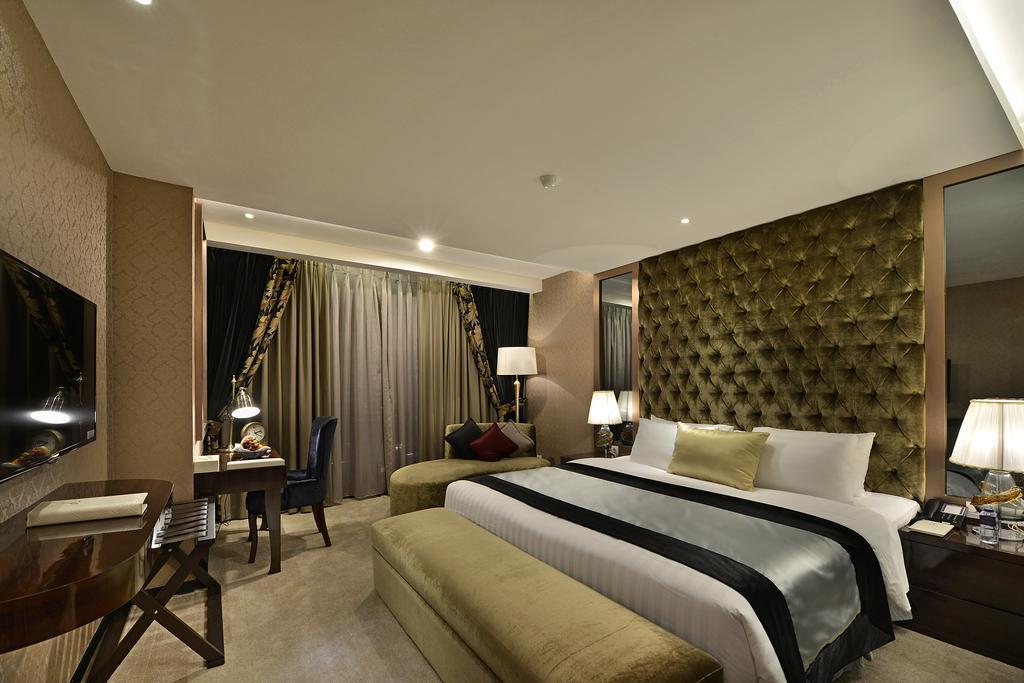 Amaroossa Grande Hotell Bekasi Exteriör bild