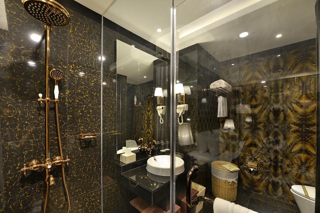 Amaroossa Grande Hotell Bekasi Exteriör bild