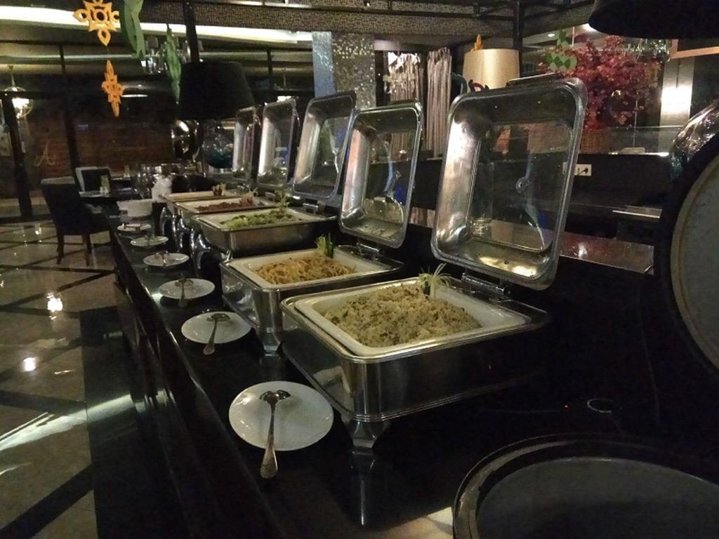 Amaroossa Grande Hotell Bekasi Exteriör bild