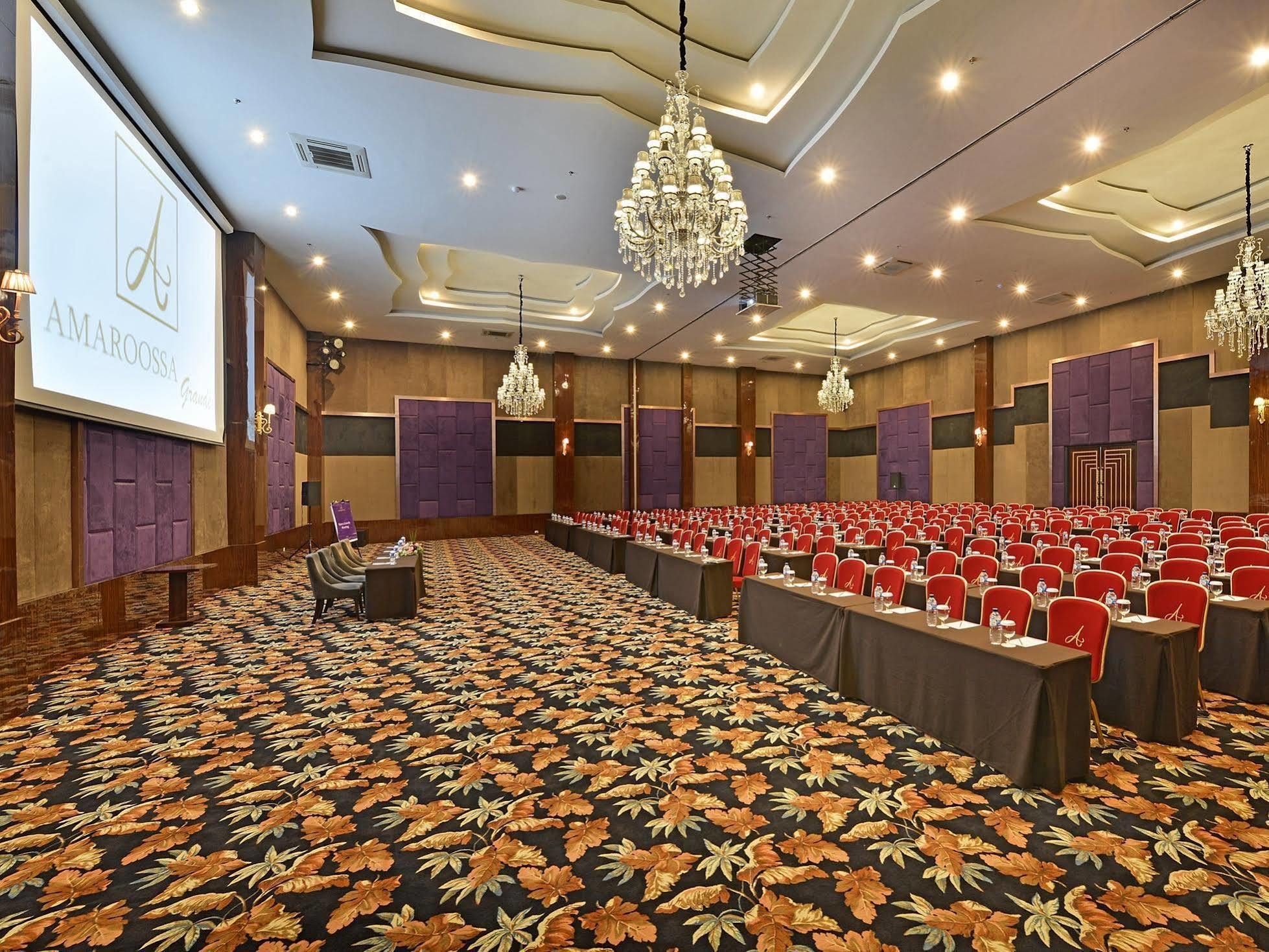Amaroossa Grande Hotell Bekasi Exteriör bild